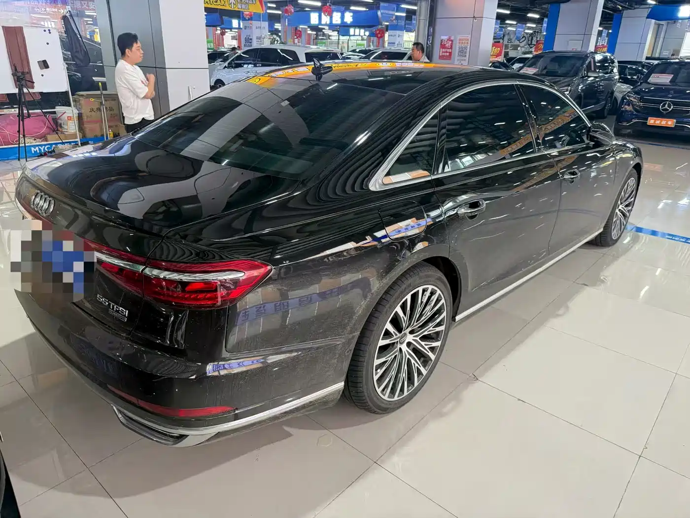 Photo 6 - Audi A8