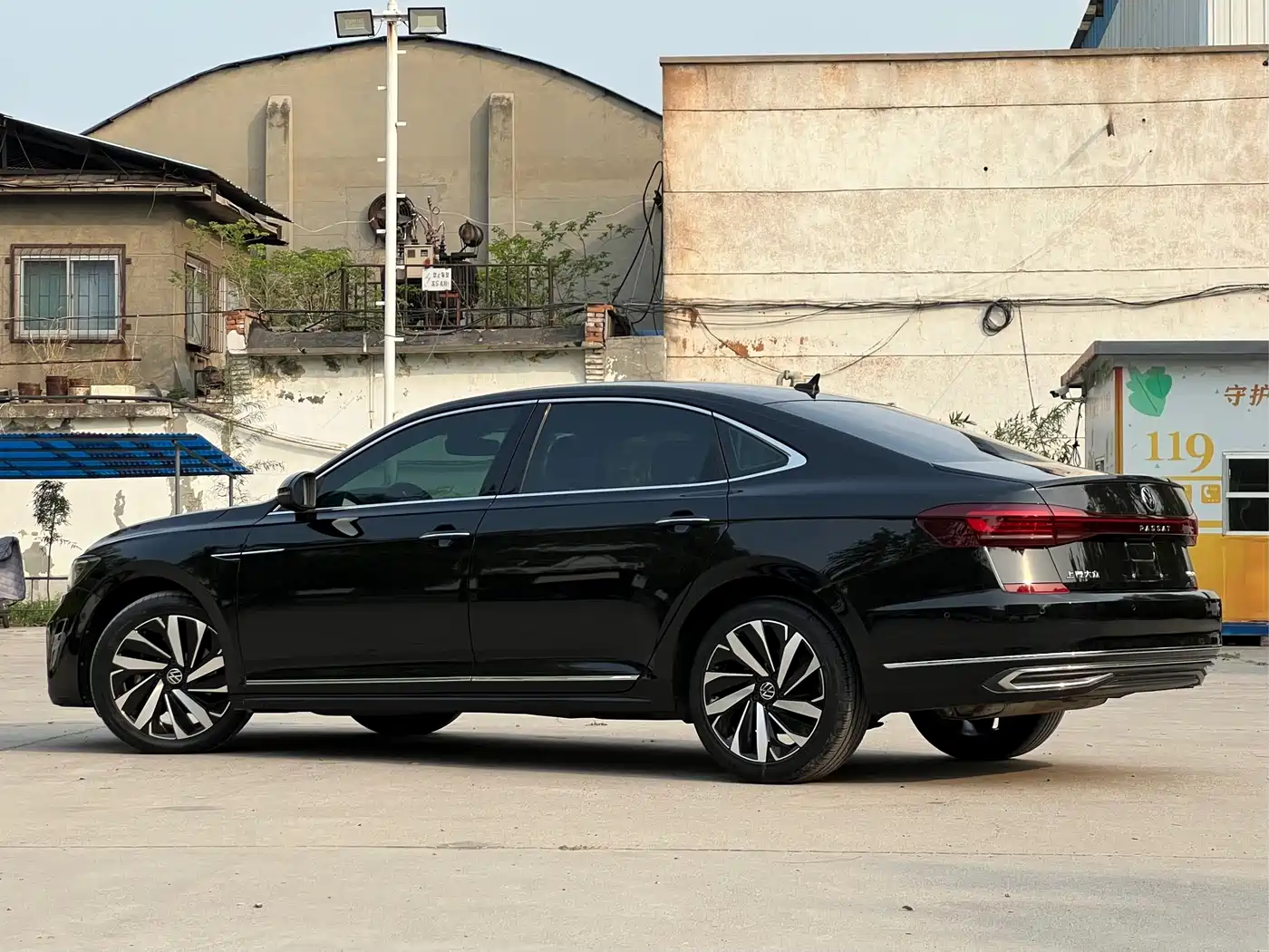 Volkswagen Passat 2022 330TSI Starlight Luxury Edition фото 7