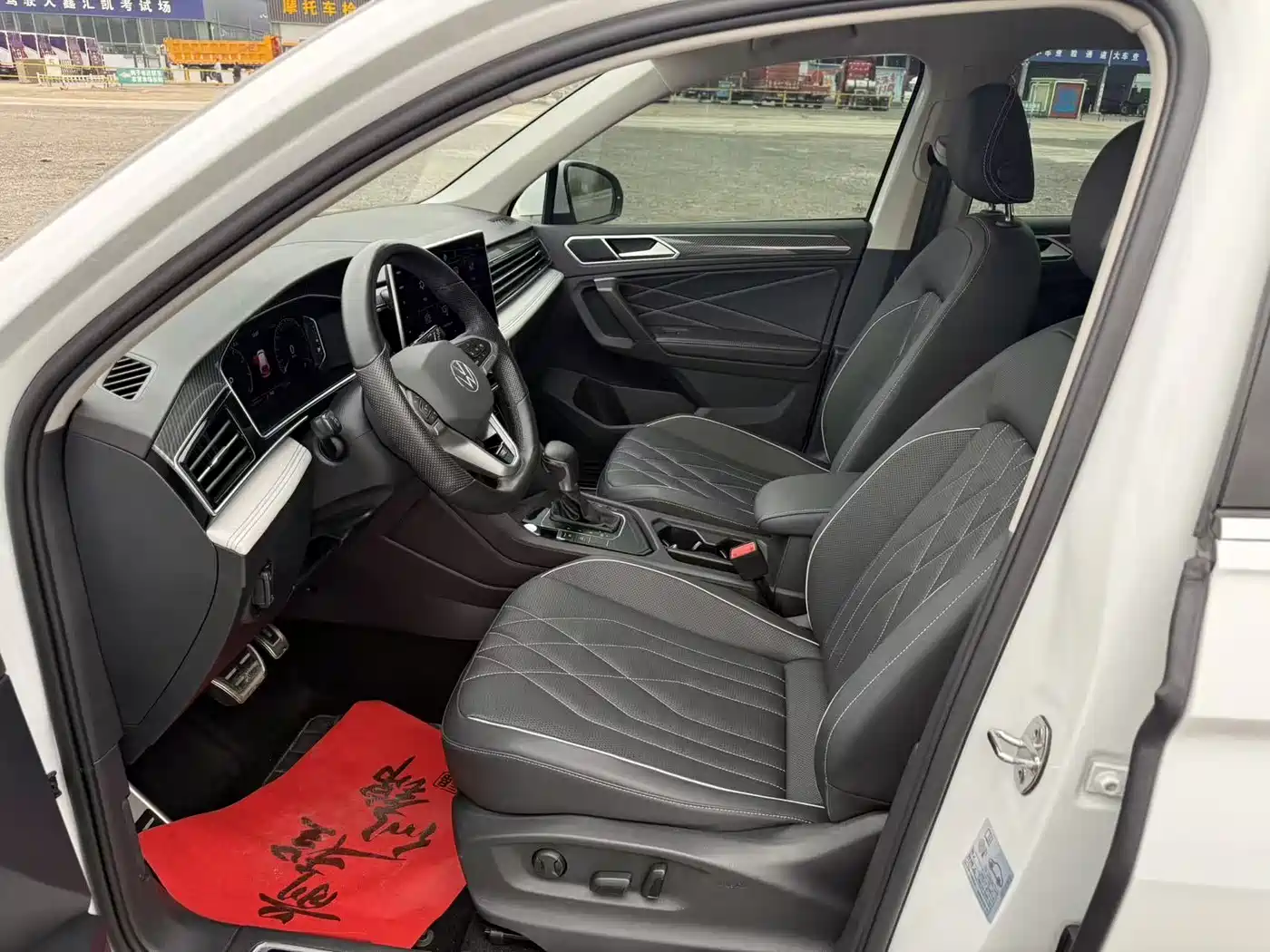 Volkswagen Tiguan L 2024 330TSI Automatic 2WD R-Line Premium Enjoyment Edition фото 14