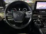 Photo 9 - Toyota Sienna