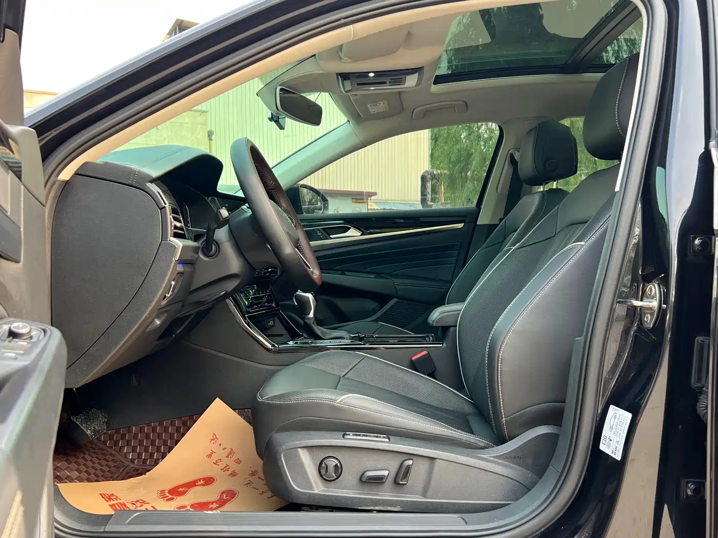 Volkswagen Passat 2022 330TSI Starlight Luxury Edition фото 10