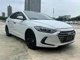 Photo 3 - Hyundai Elantra