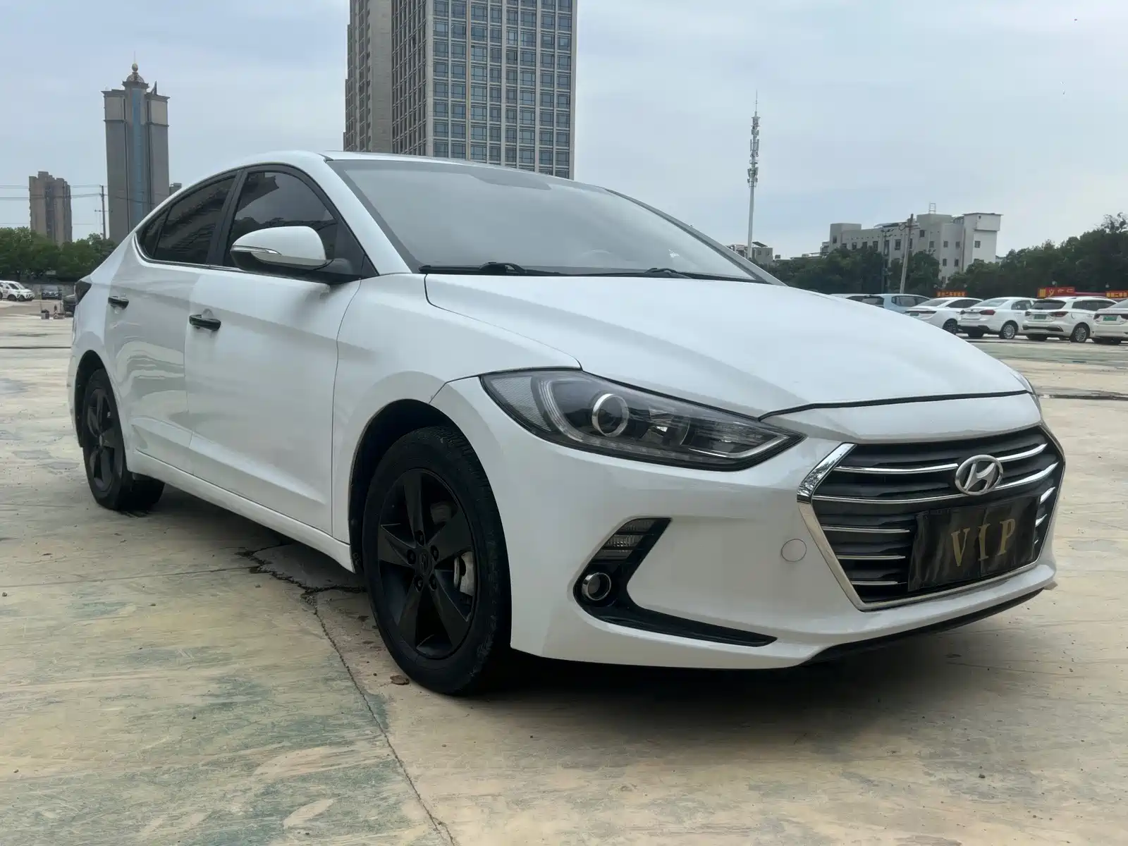 Photo 3 - Hyundai Elantra