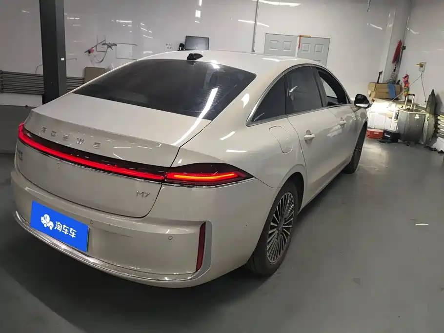Roewe M7 DMH 2025 2025 Base