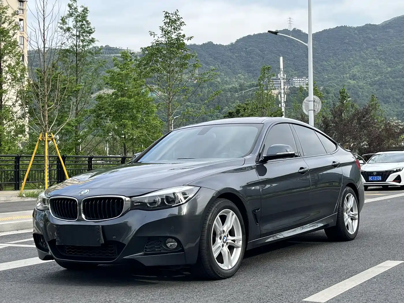 BMW 3 Series GT 2019 320i M Sport Black Night Edition фото 2