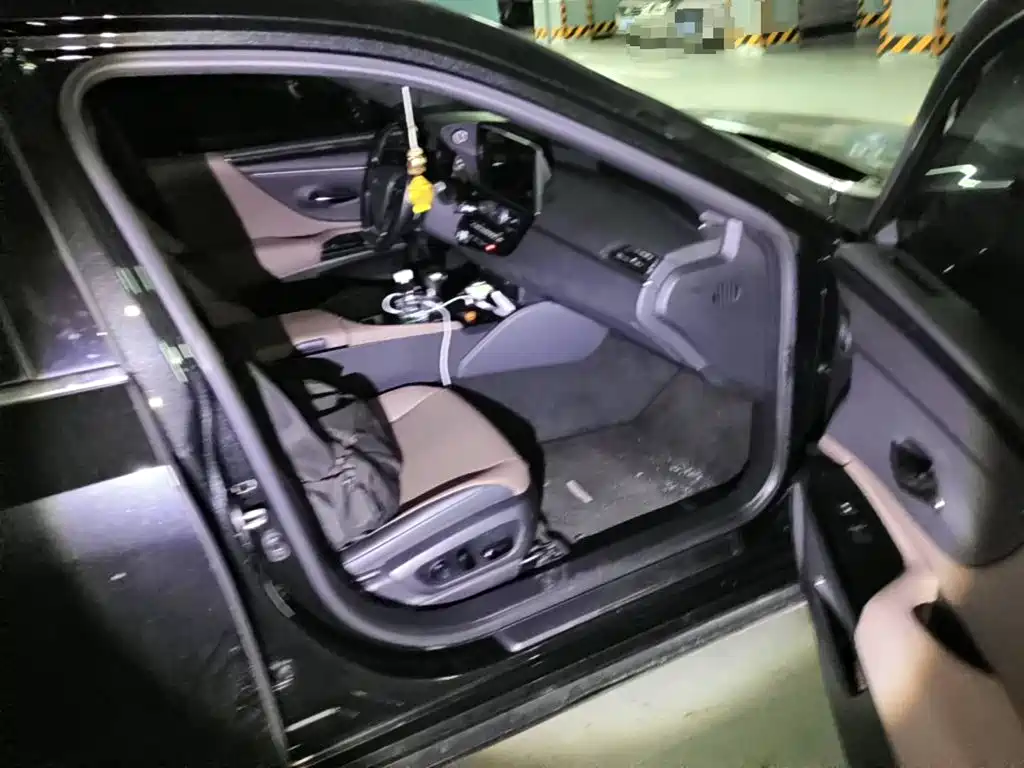 Фото 10 - Lexus ES