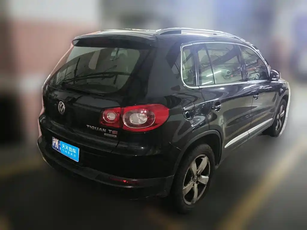 Photo 2 - Volkswagen Tiguan