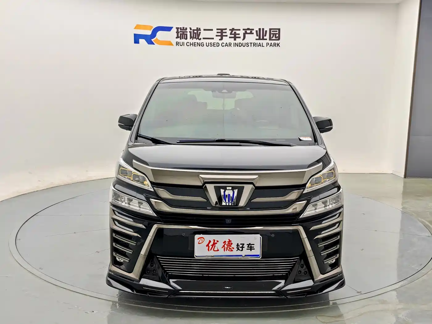 Photo 2 - Toyota Vellfire