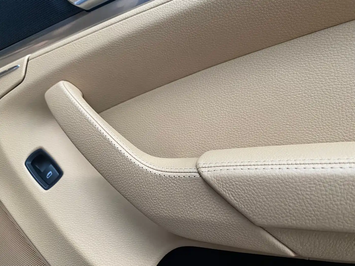 Porsche Panamera 2010 Panamera 4 3.6L фото 23