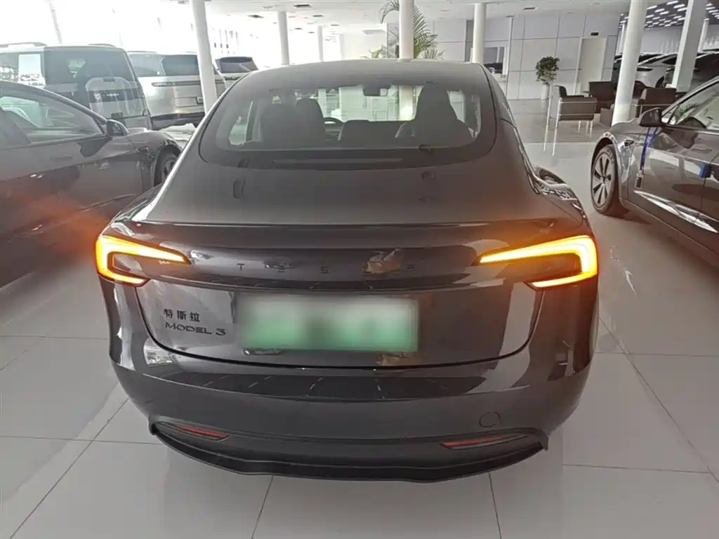 Tesla Model 3 2026 2025 Model Year Facelift Rear-Wheel Drive