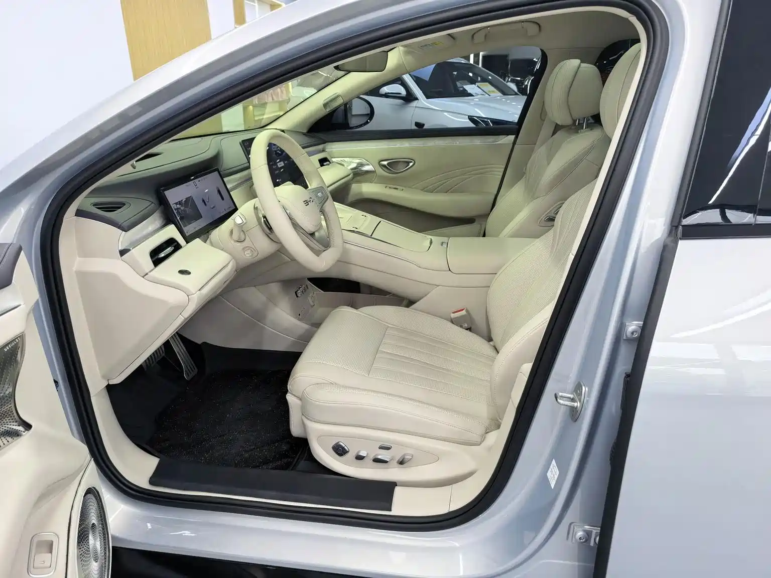 Photo 8 - BYD Seal 08