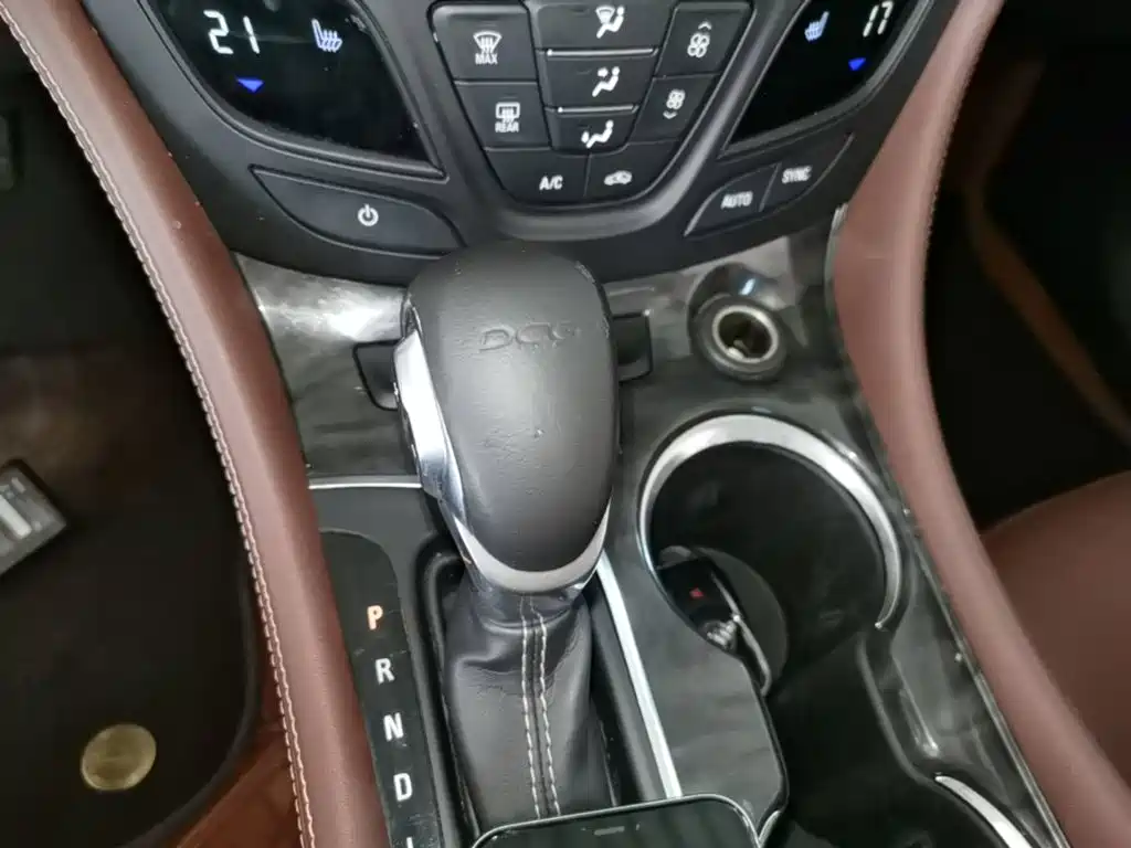 Фото 14 - Buick Envision Plus