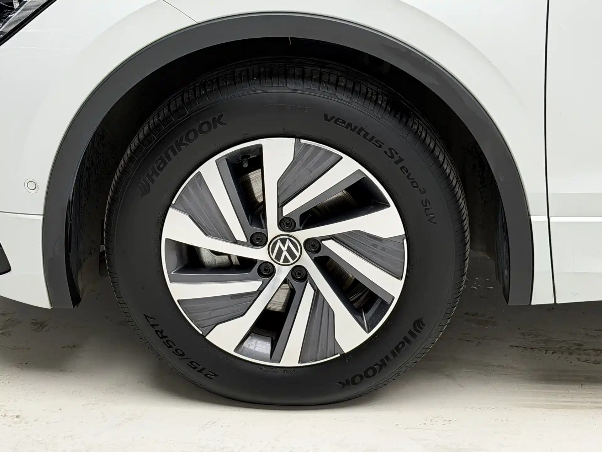 Фото 8 - Volkswagen Tiguan L PHEV