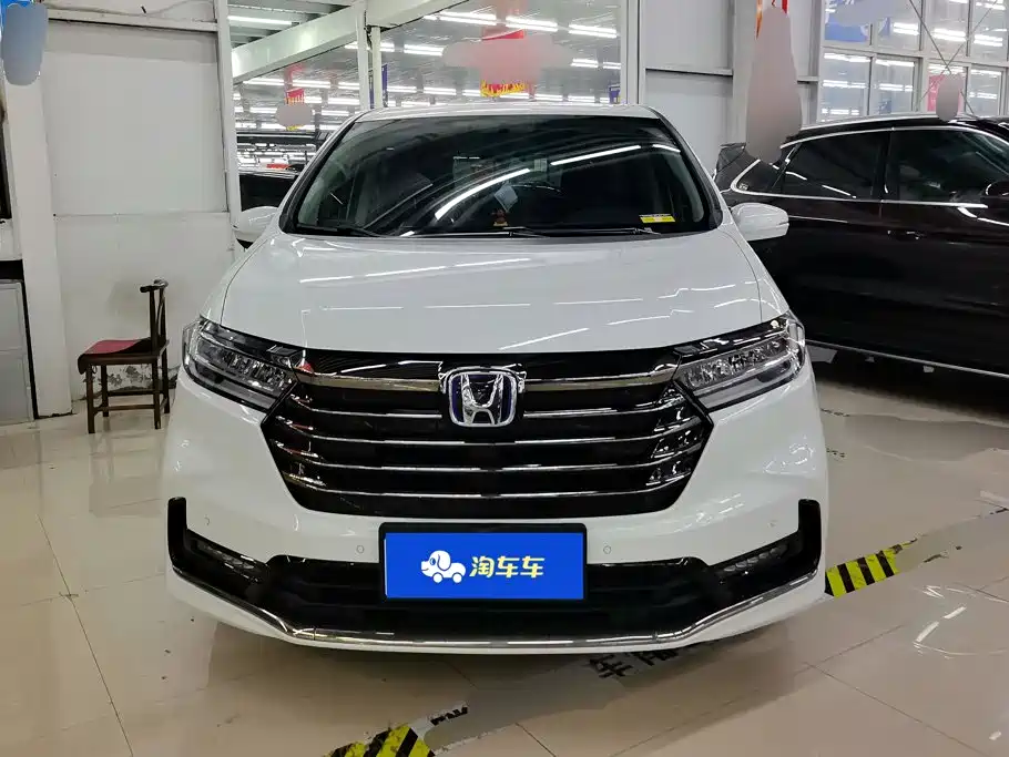 Photo 2 - Honda Odyssey