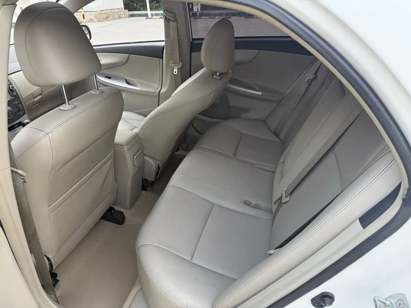 Toyota Corolla 2013 Special Edition 1.6L Auto Ultimate Cool GL фото 11