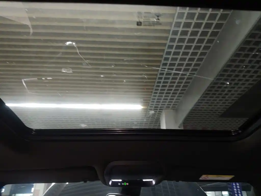 Photo 18 - Cadillac XT6