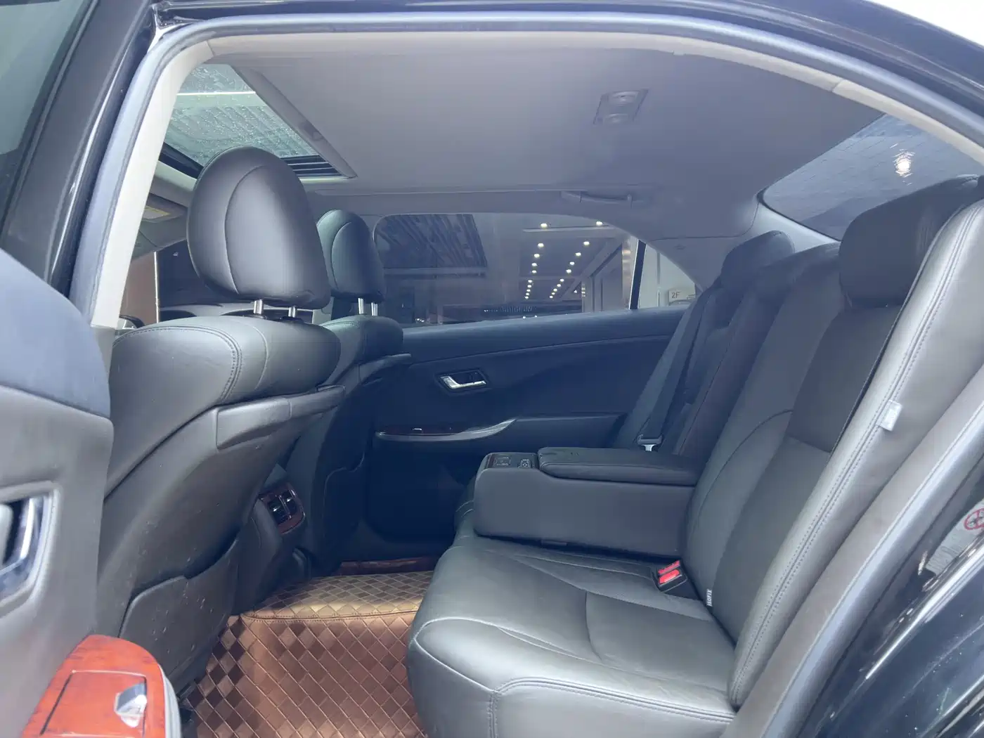 Toyota Crown 2012 2.5L Royal Saloon фото 9