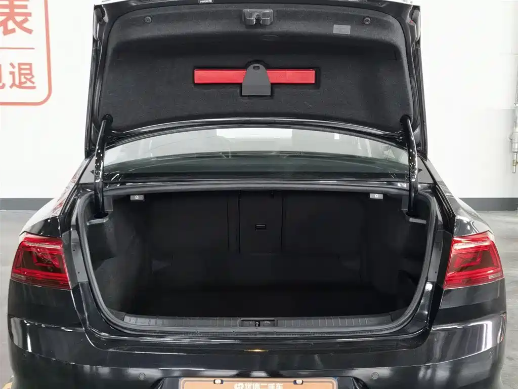 Volkswagen Magotan 2020 330TSI DSG Leading фото 16