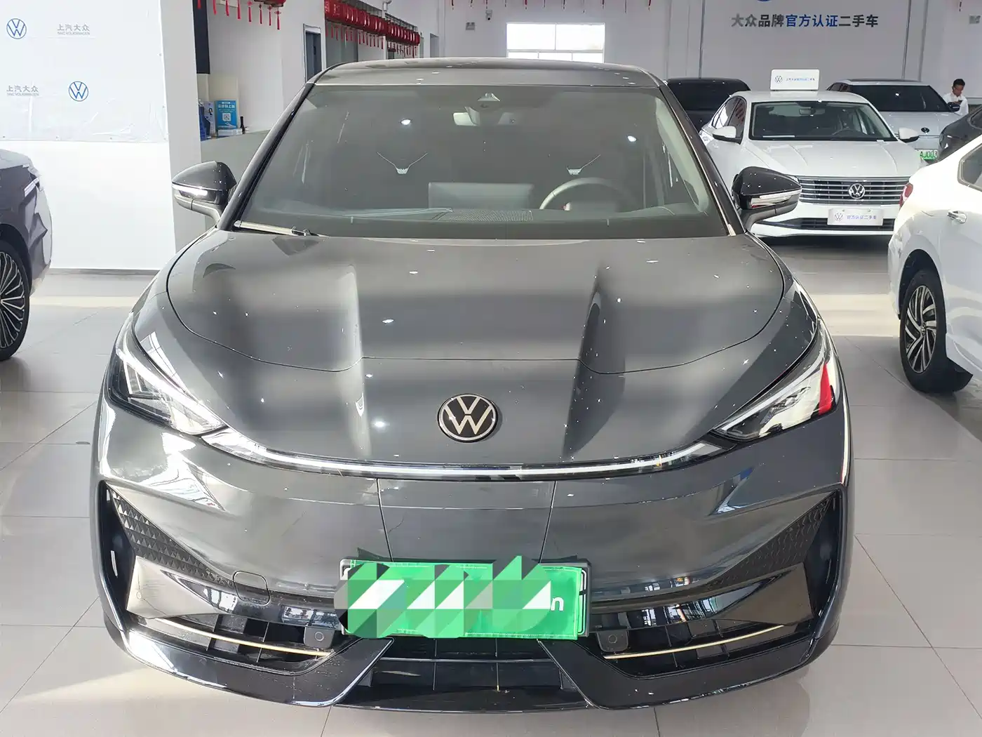 VOLKSWAGEN WITH THE CROWD 06