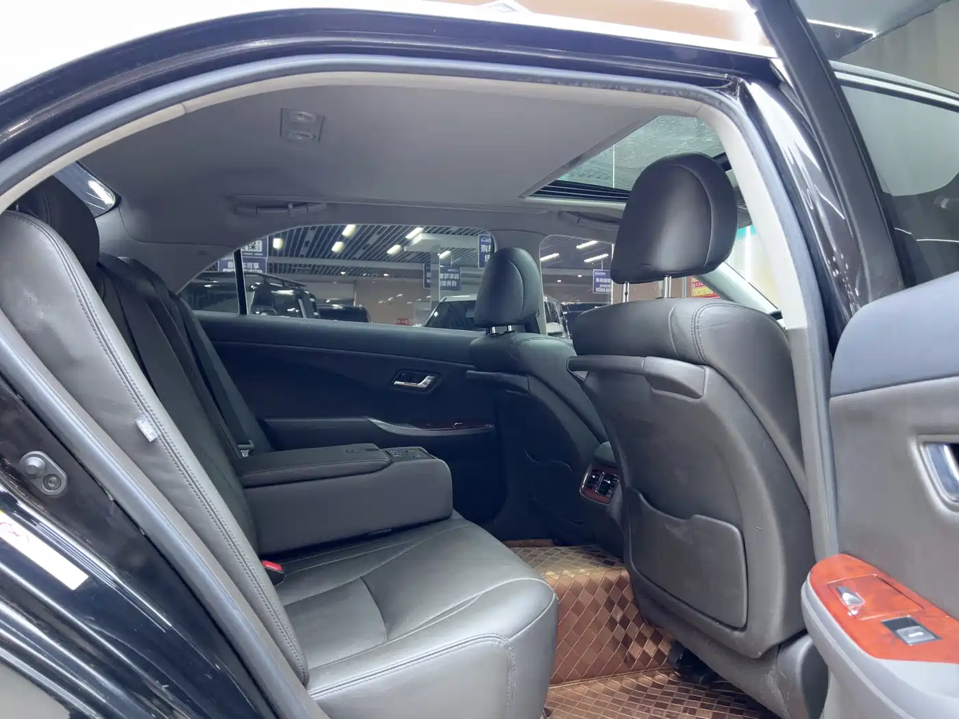 Toyota Crown 2012 2.5L Royal Saloon фото 8