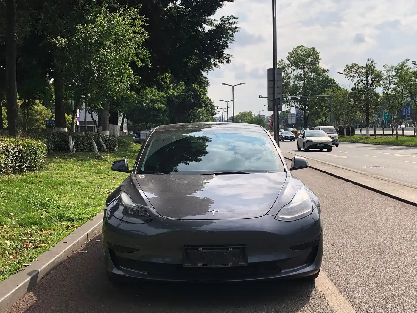 TESLA MODEL 3