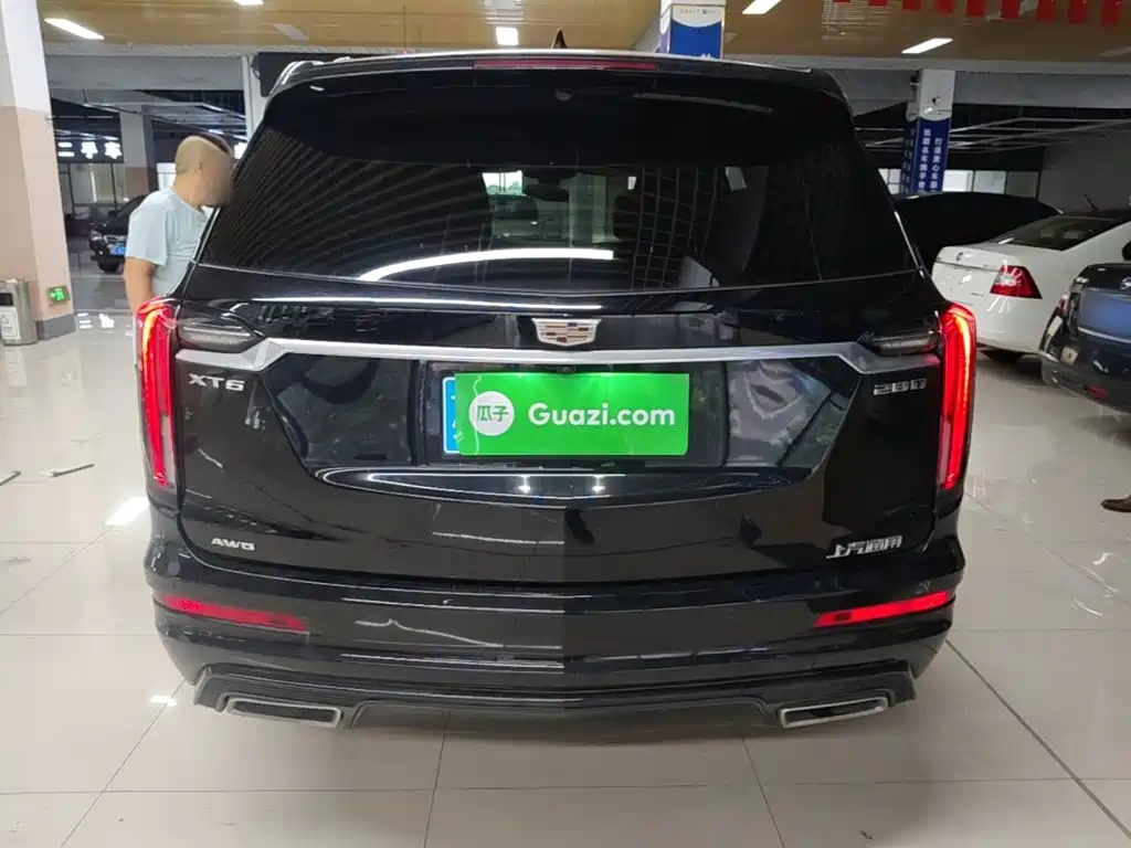 Photo 6 - Cadillac XT6