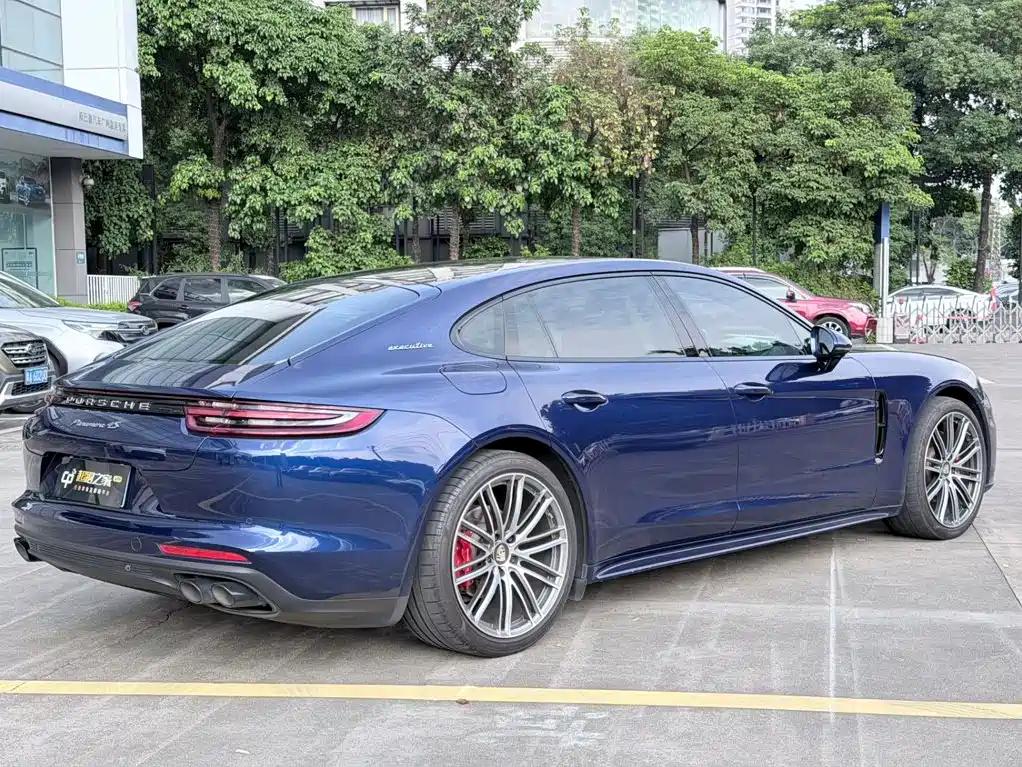Photo 5 - Porsche Panamera