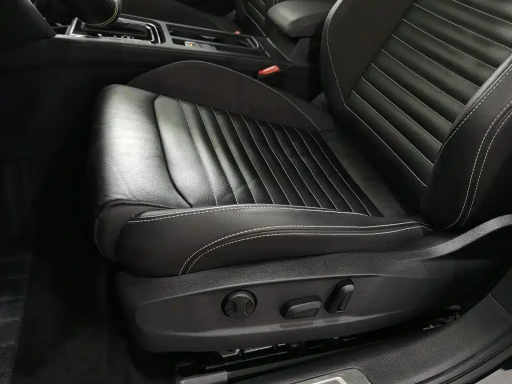 Volkswagen Magotan 2020 330TSI DSG Leading фото 20