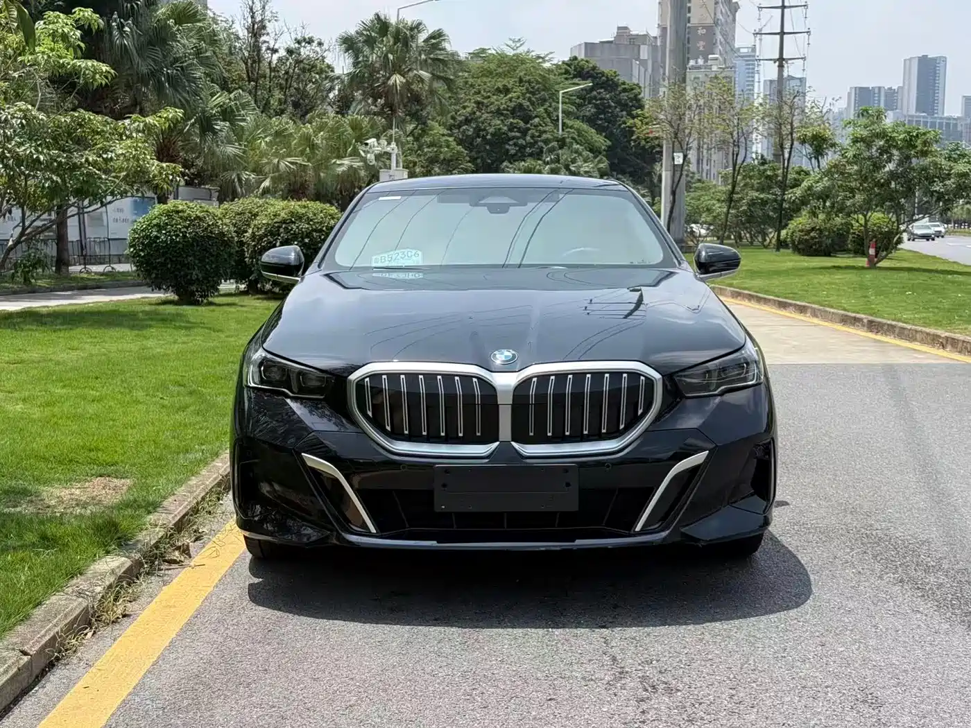 BMW 5 Series 2025 525Li M Sport Package фото 2