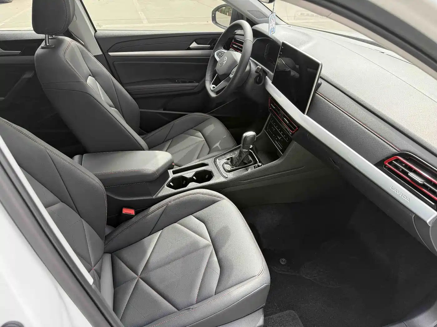 Volkswagen Lavida 2024 Model 300TSI DSG Starlight Leading Edition фото 15