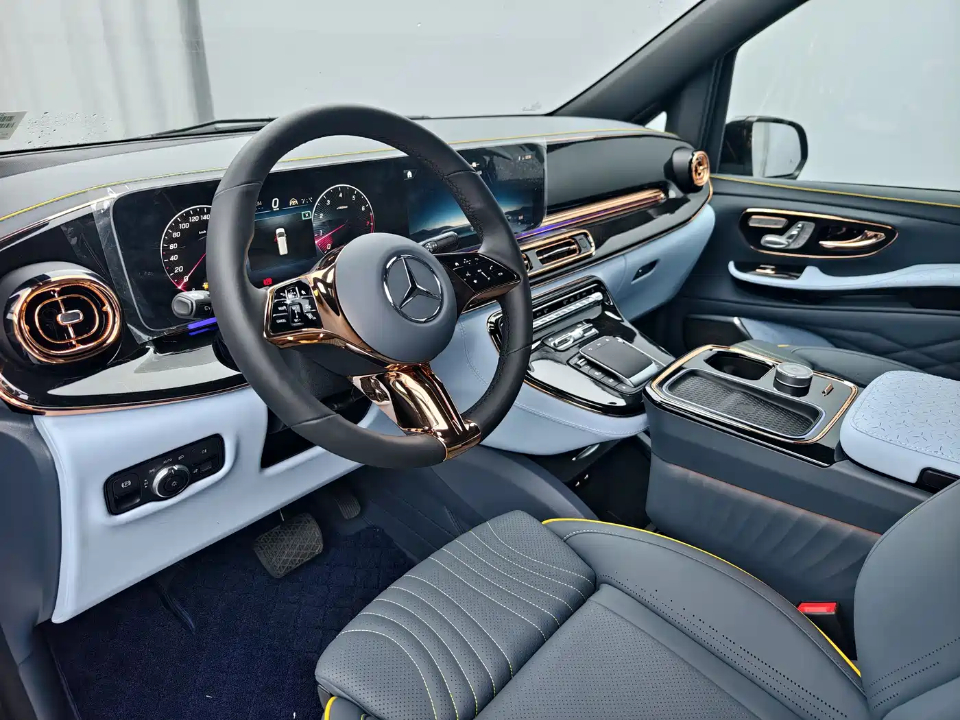 Mercedes-Benz V-Class 2024 V 300 L Long Wheelbase Premium фото 5