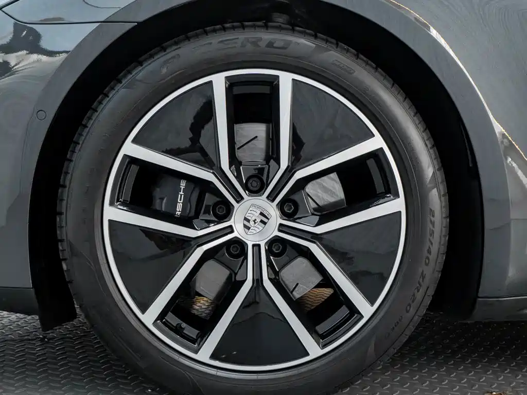 Photo 10 - Porsche Panamera