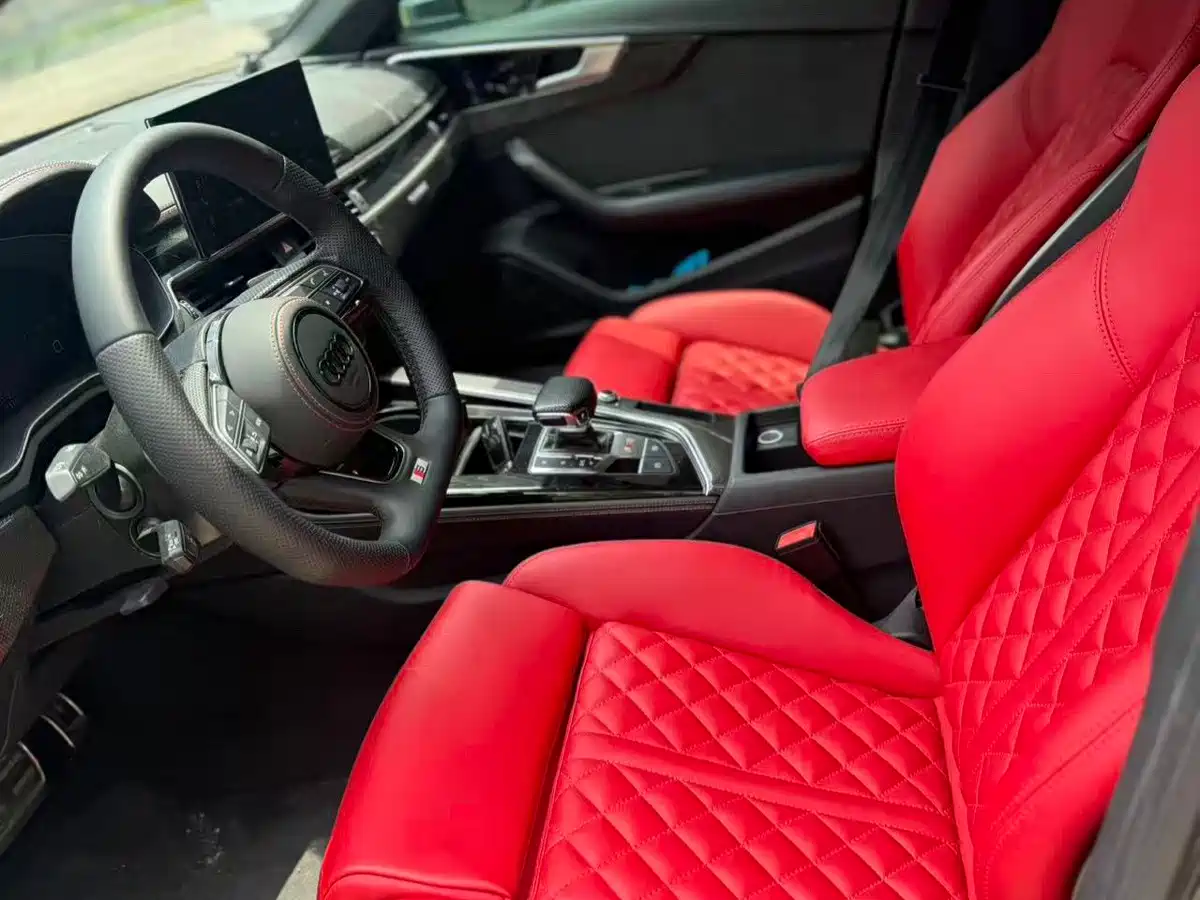 Photo 4 - Audi S4