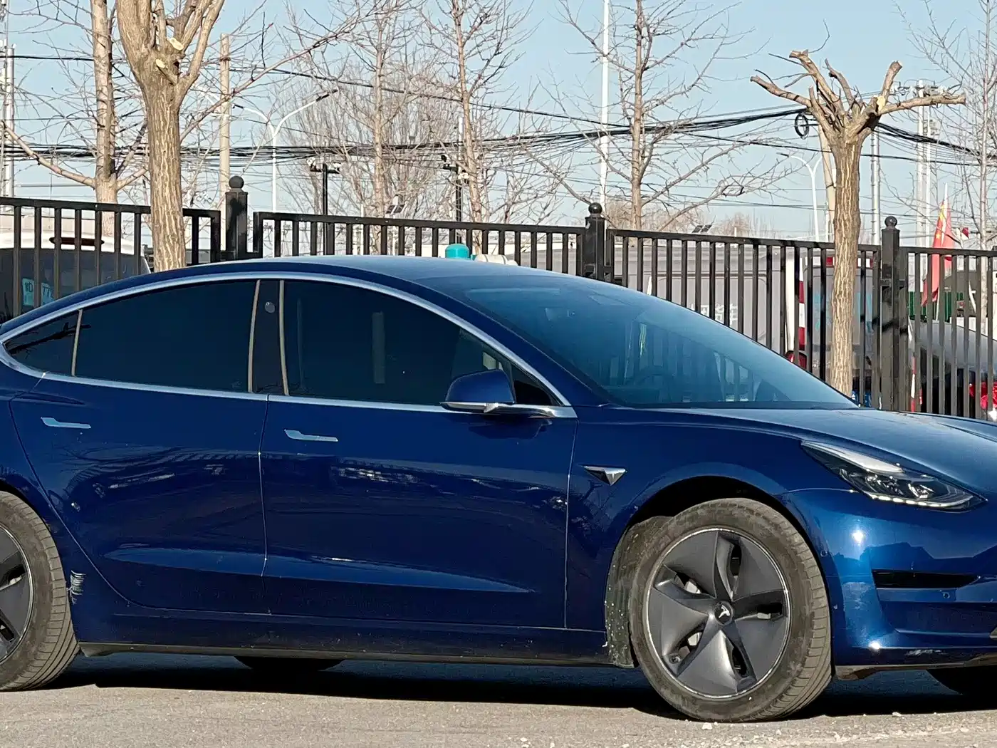 TESLA MODEL 3