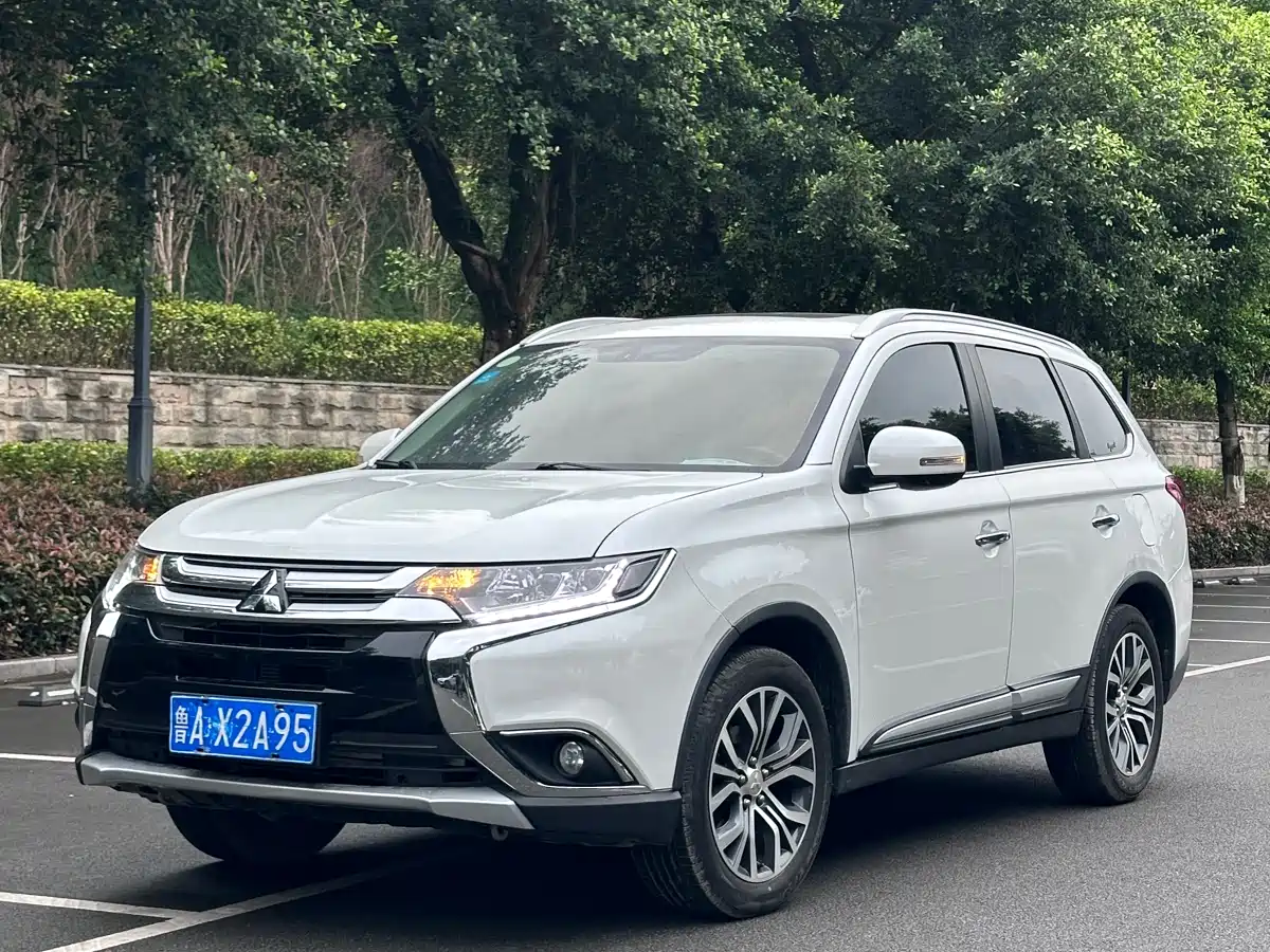 Mitsubishi Outlander 2018 2.4L 4WD Luxury Edition 7-seater