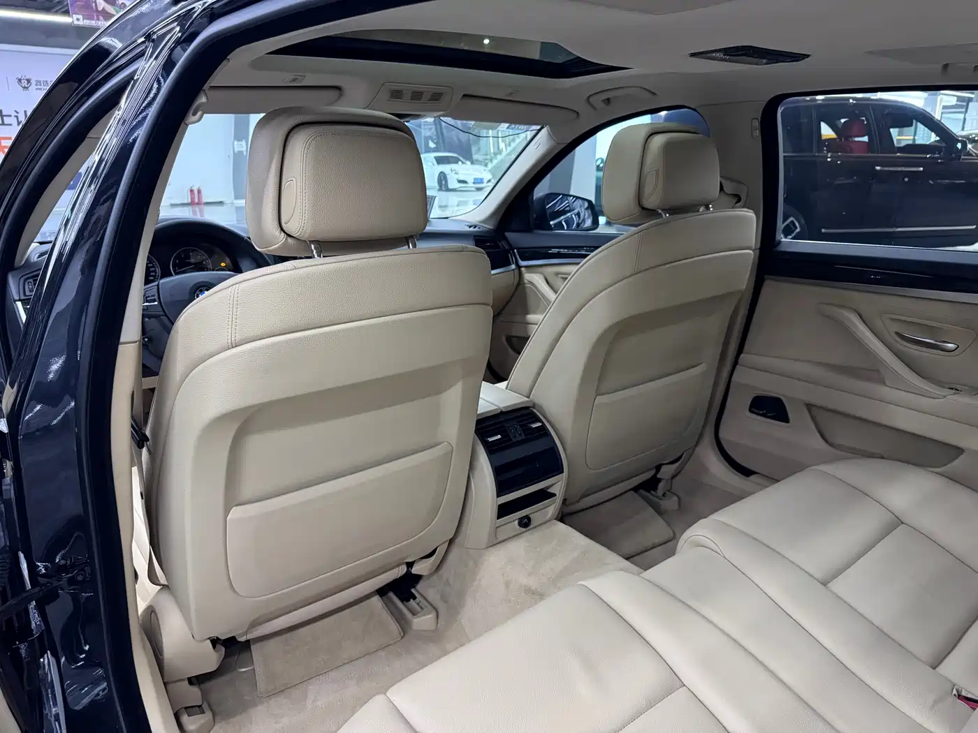 BMW 5 Series 2012 530Li Leadership фото 7