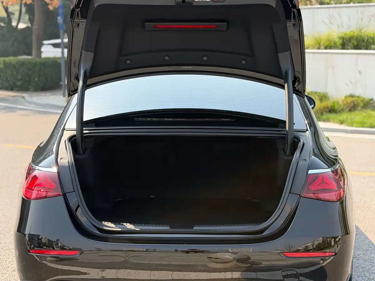 Фото 9 - Mercedes-Benz E-Class