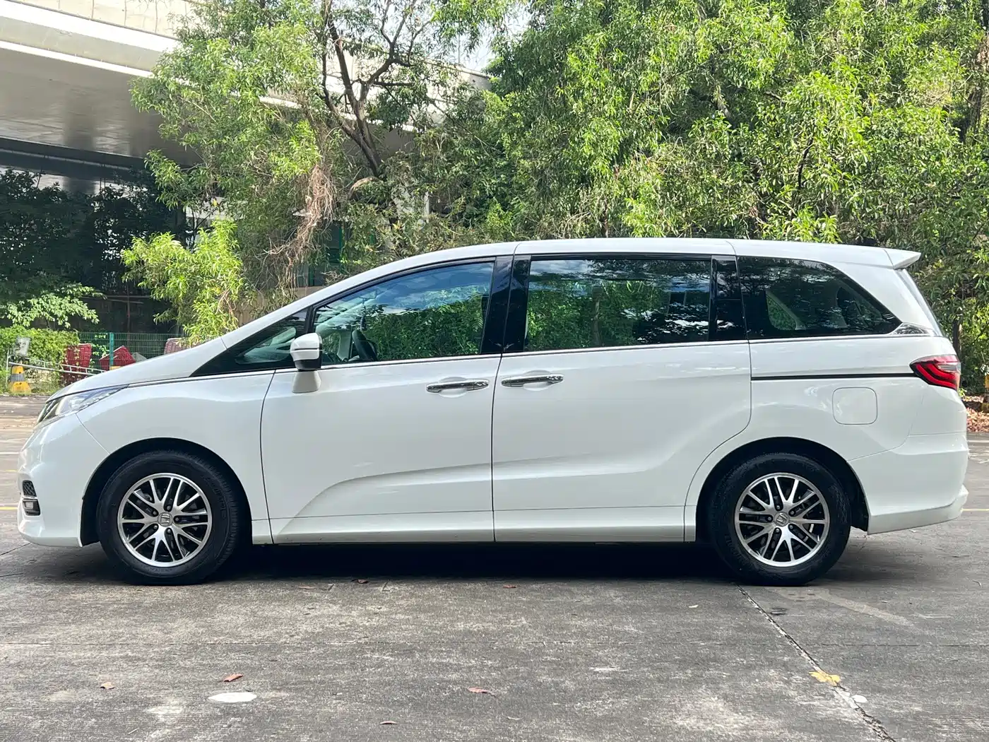 Фото 4 - Honda Odyssey