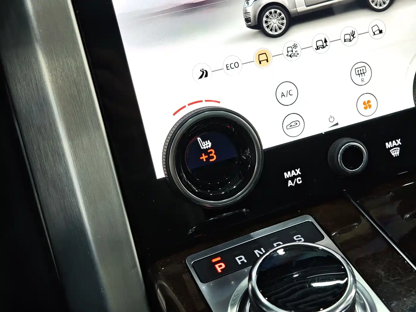 Land Rover Range Rover 2021 3.0 L6 Golden Age Edition фото 15