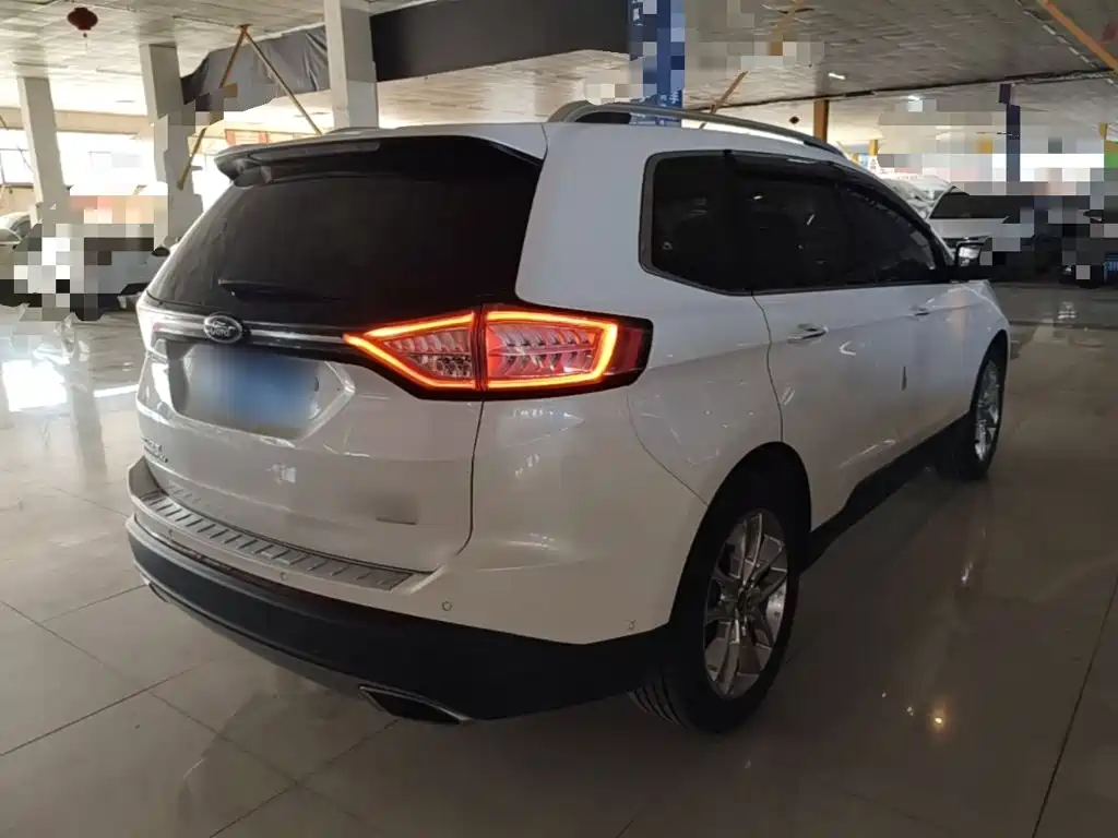 Photo 7 - Ford Edge