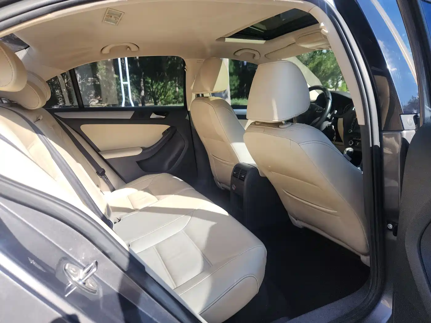 Volkswagen Sagitar 2012 1.4TSI Automatic Luxury фото 5