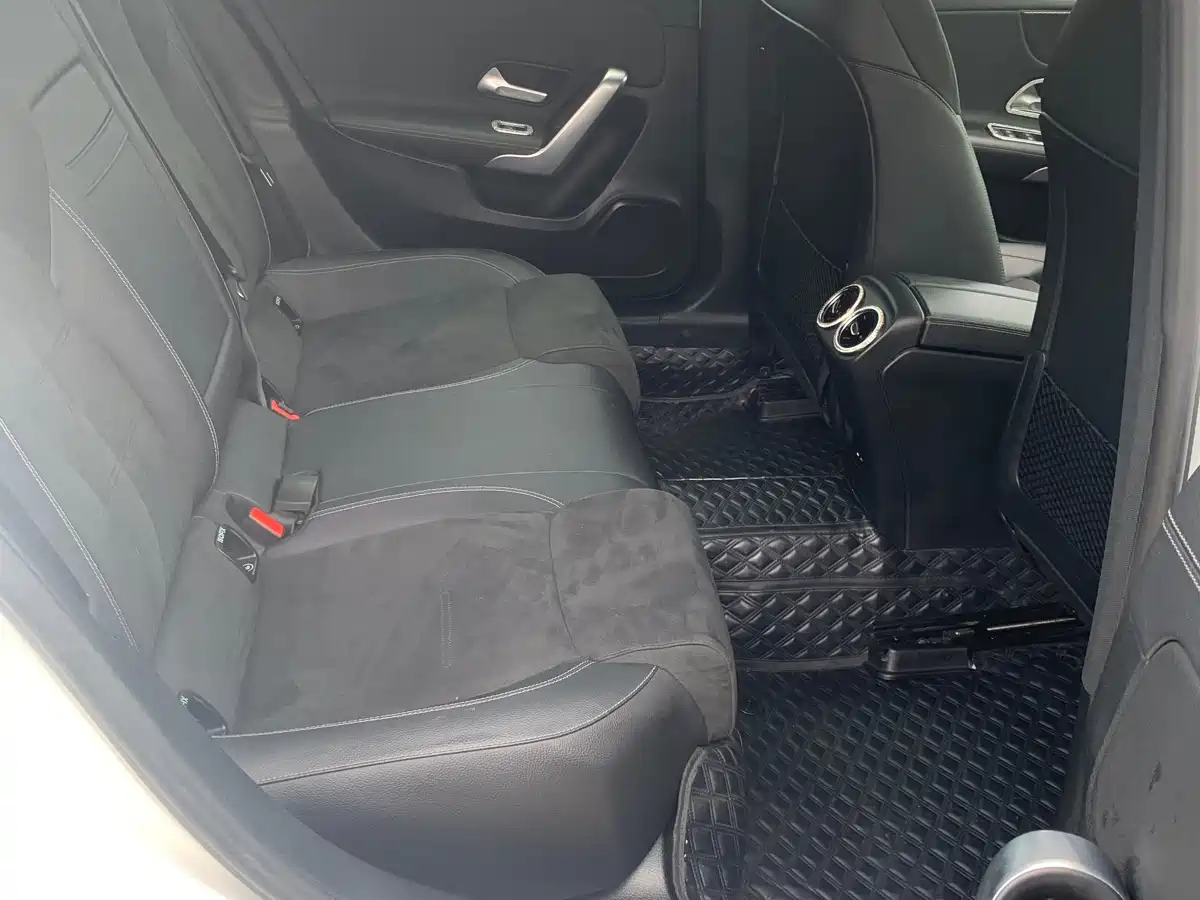 Mercedes-Benz A-Class 2021 A 200 L Sport Sedan Fashion Edition фото 14