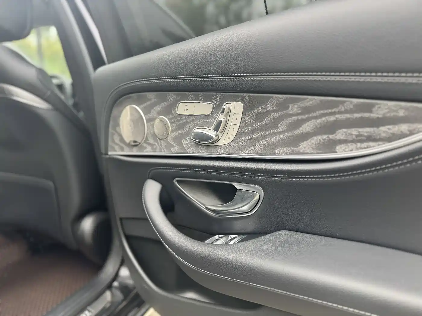 Mercedes-Benz E-Class 2022 E 300 L Luxury фото 12