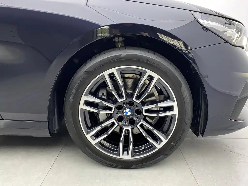 Photo 8 - BMW 5 Series