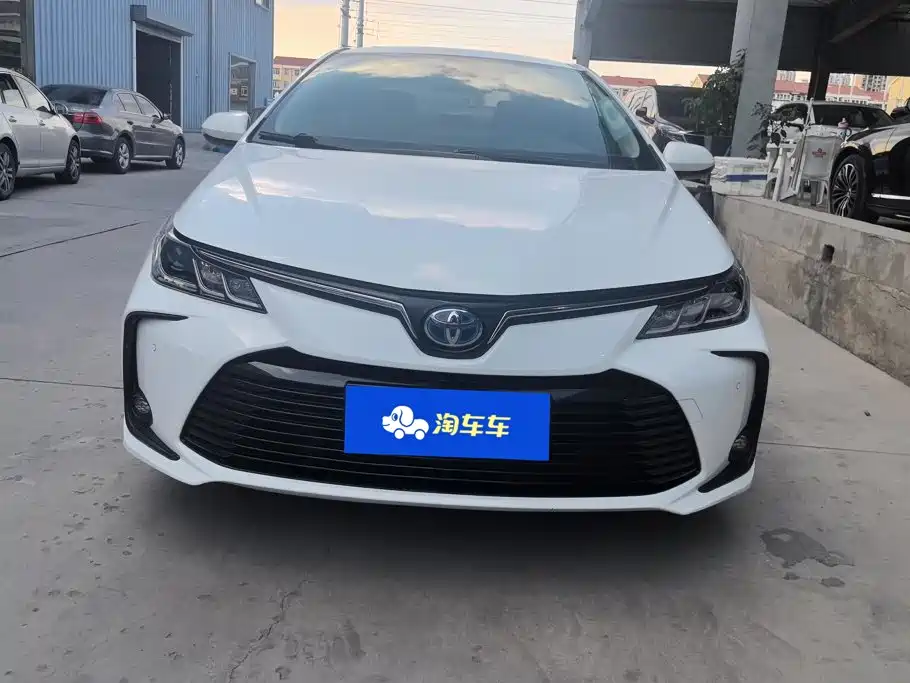 Фото 2 - Toyota Corolla