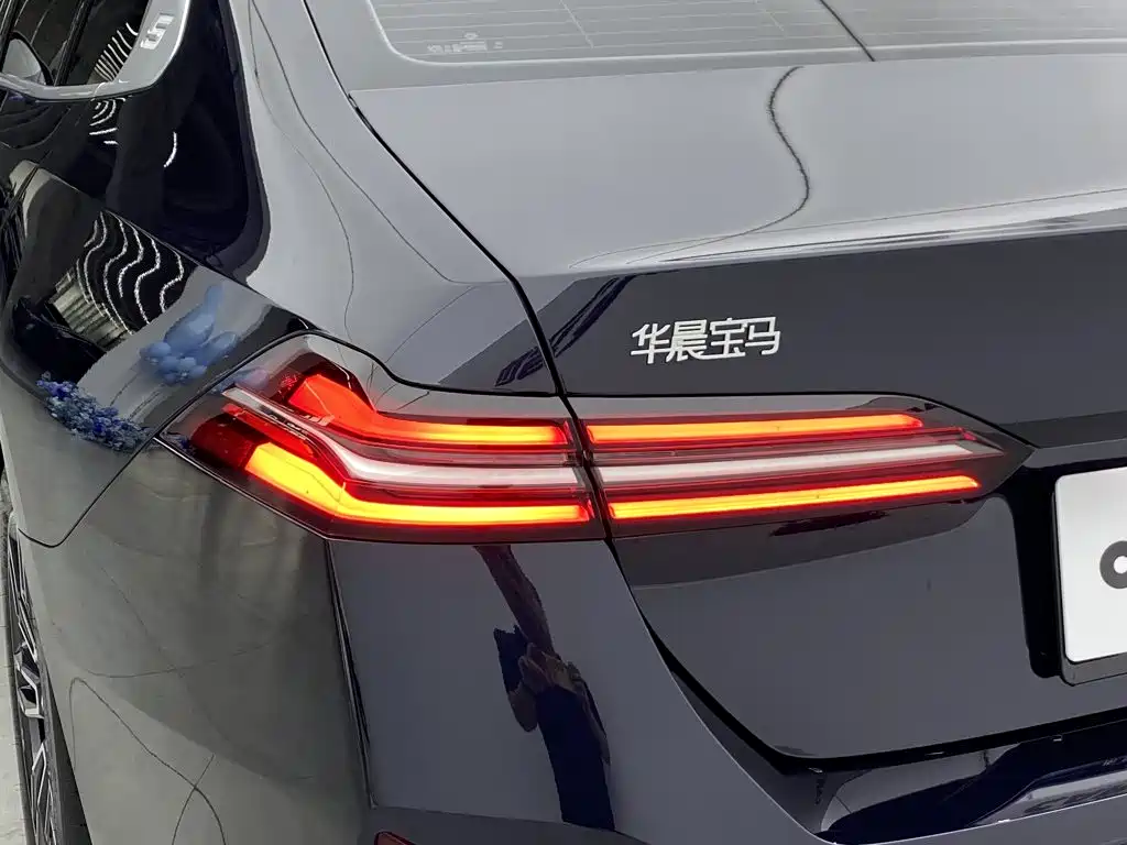Photo 7 - BMW 5 Series