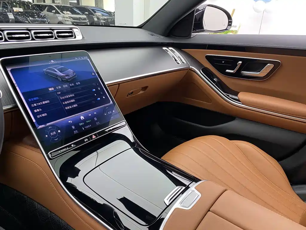 Фото 28 - Mercedes-Benz S-Class