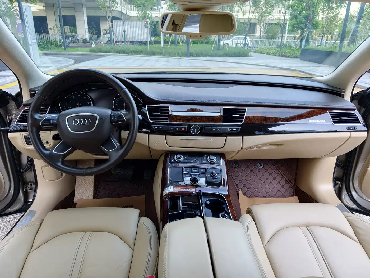 Фото 9 - Audi A8