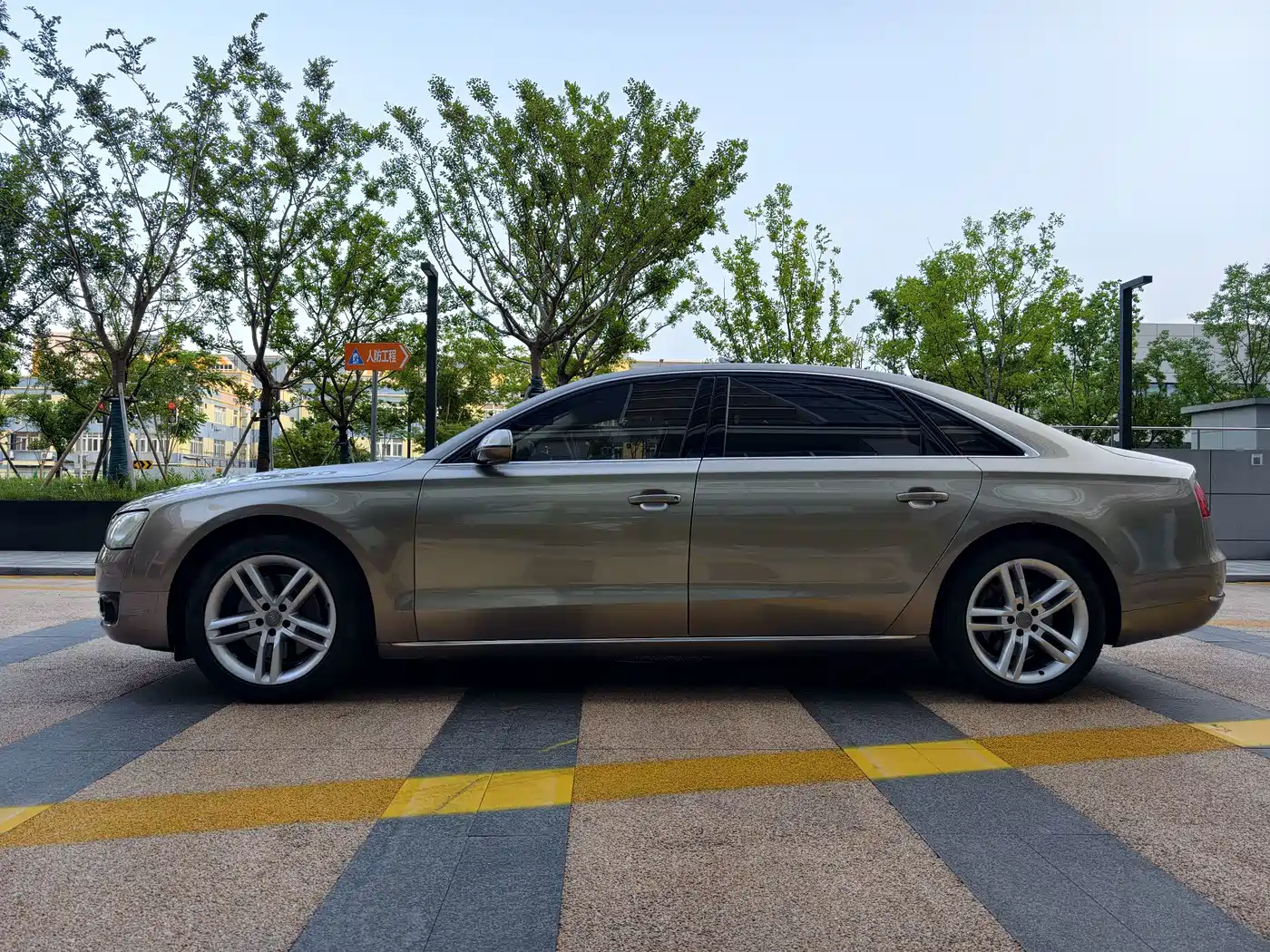 Фото 26 - Audi A8