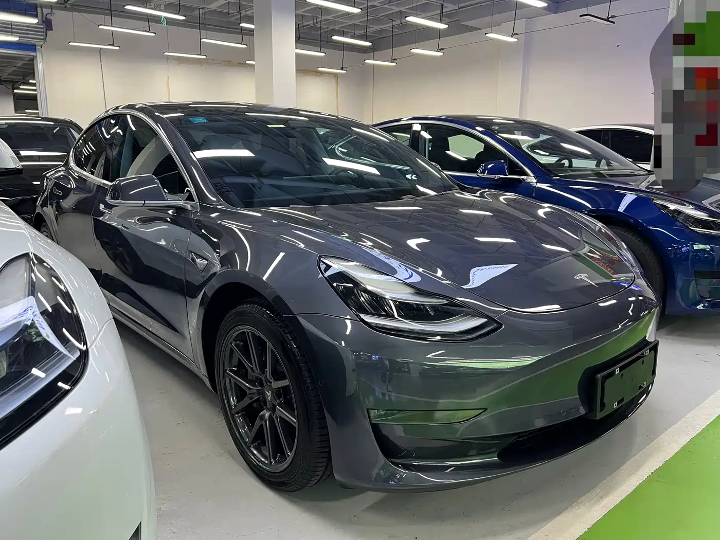 TESLA MODEL 3